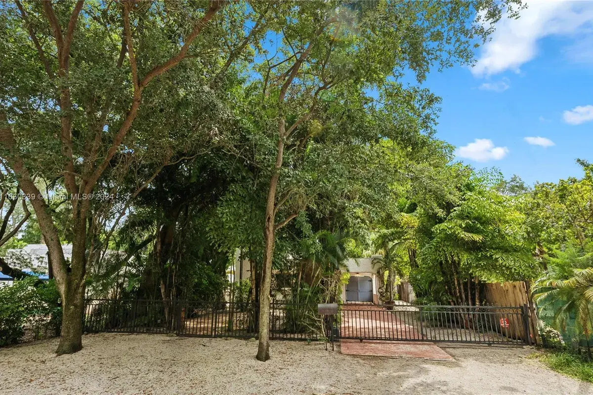 2472 Abaco Ave, Miami FL 33133