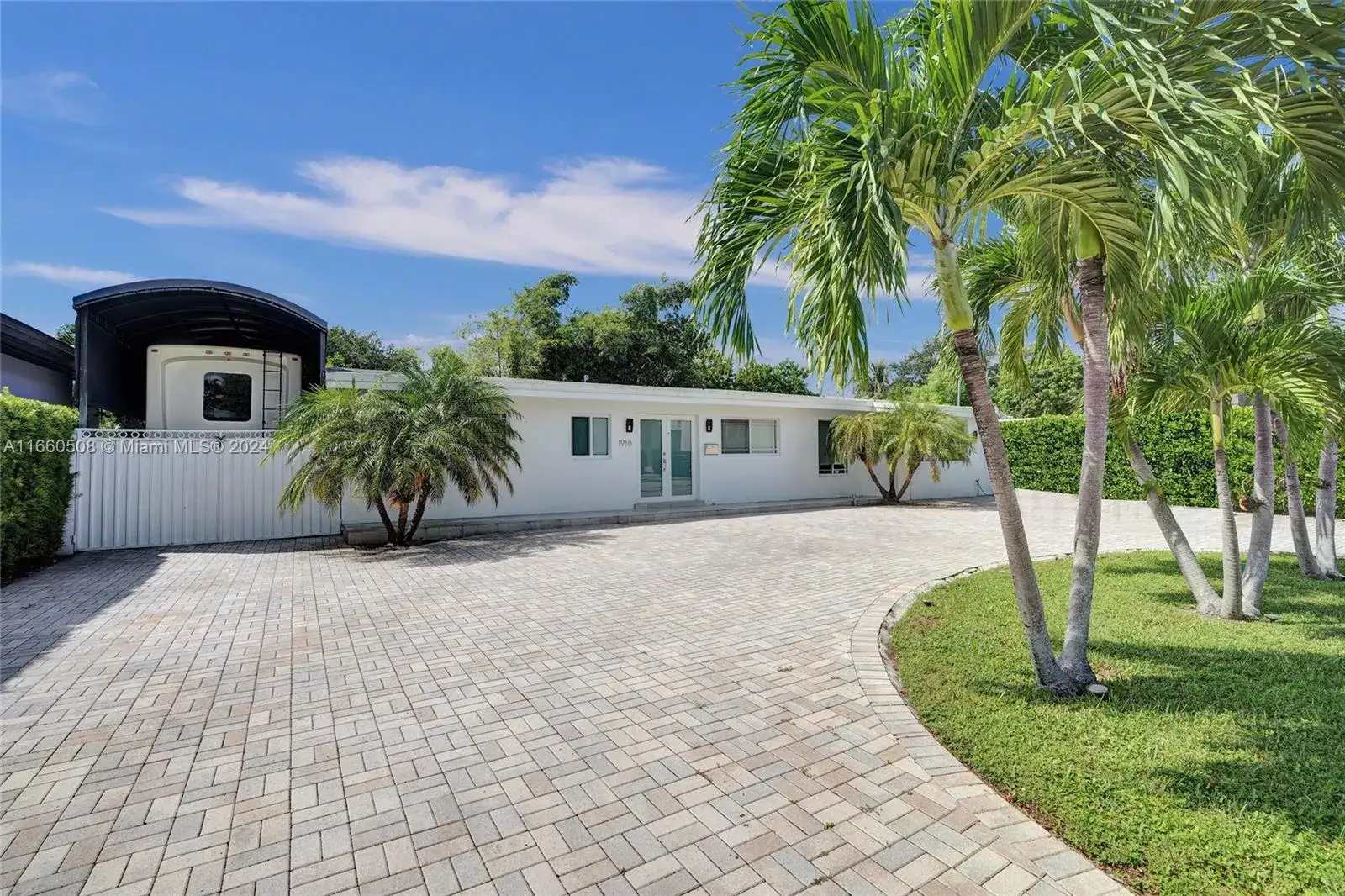 1910 N Hibiscus Dr, North Miami FL 33181 photo 3