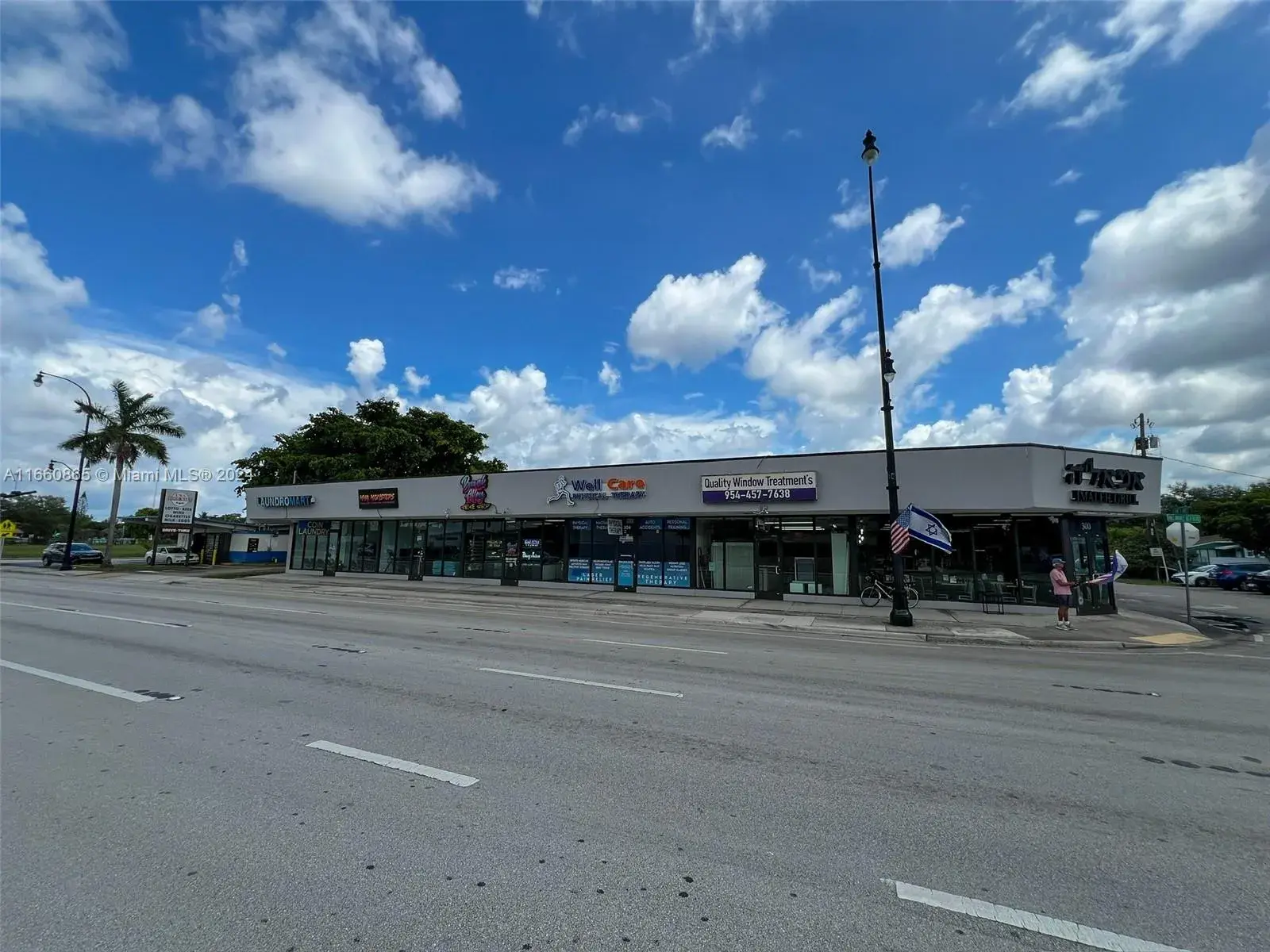 300 W Hallandale Beach Blvd, Hallandale Beach FL 33009