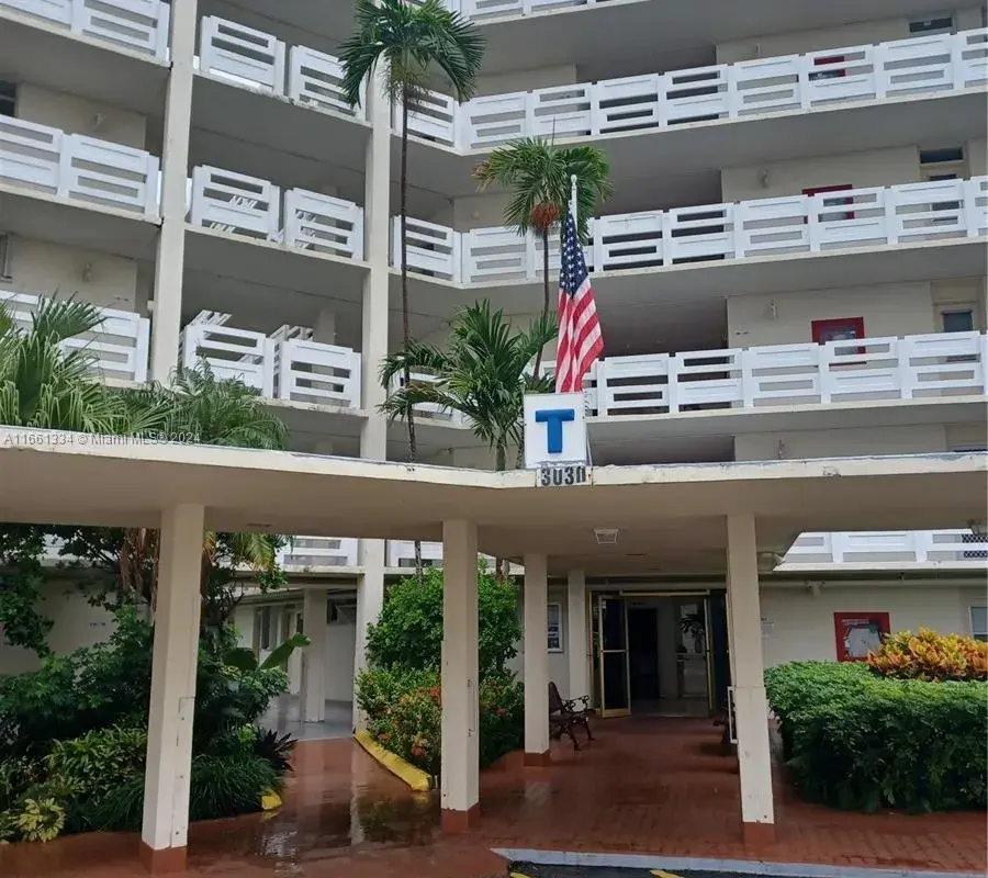 3030 Marcos Dr # T304, Aventura FL 33160