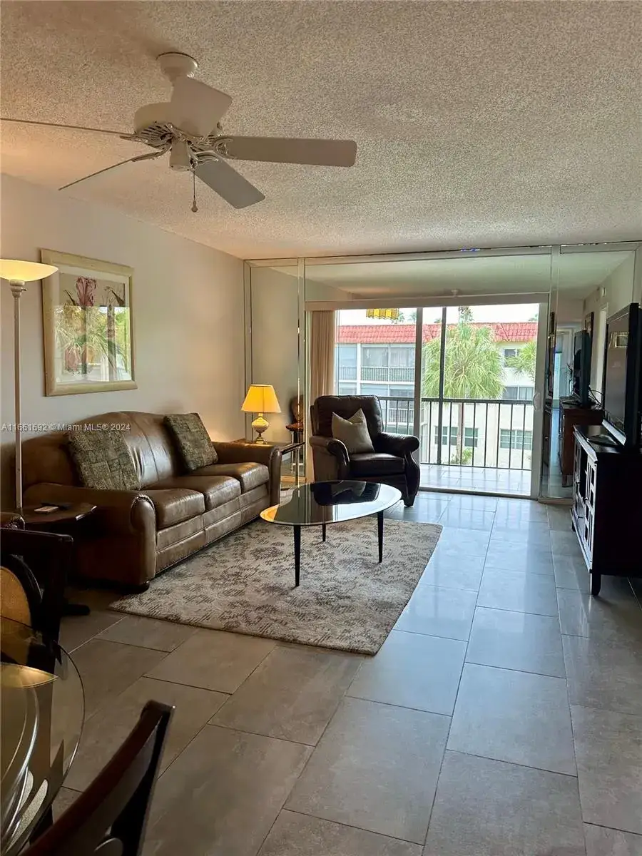 400 S Hollybrook Dr # 303, Pembroke Pines FL 33025