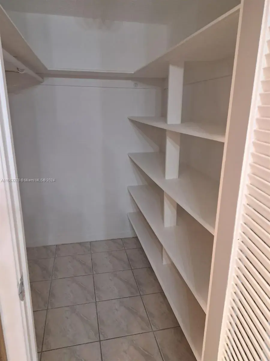 18061 Biscayne Blvd # 702, Aventura FL 33160