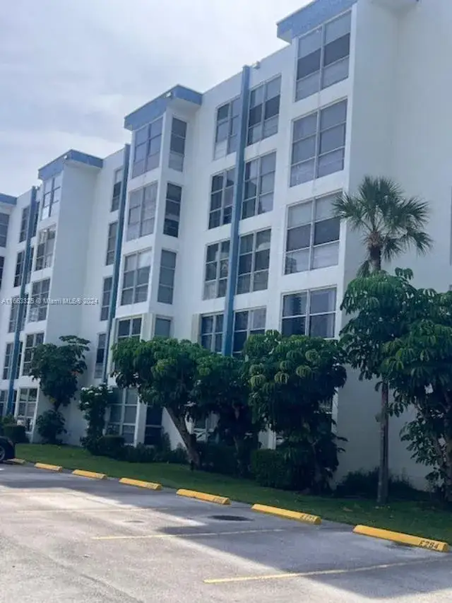 17570 Atlantic Blvd # 401, Sunny Isles Beach FL 33160
