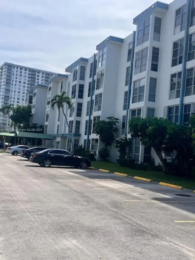 17570 Atlantic Blvd # 401, Sunny Isles Beach FL 33160 photo 4