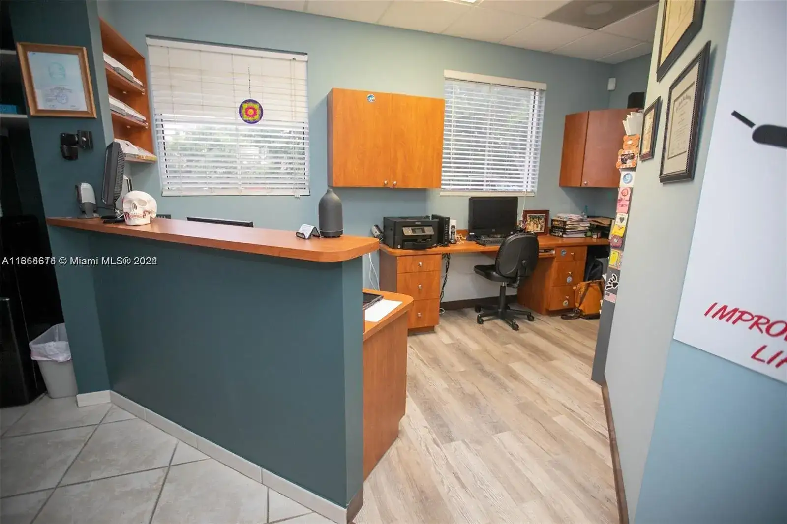 20772 W Dixie Hwy, Miami FL 33180 photo 2