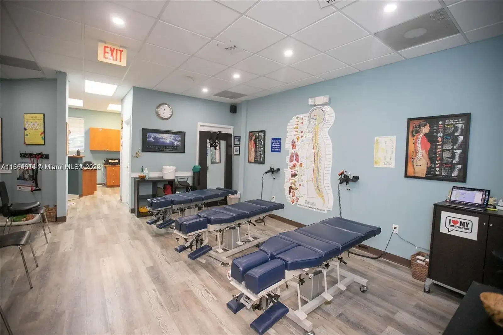 20772 W Dixie Hwy, Miami FL 33180 photo 3