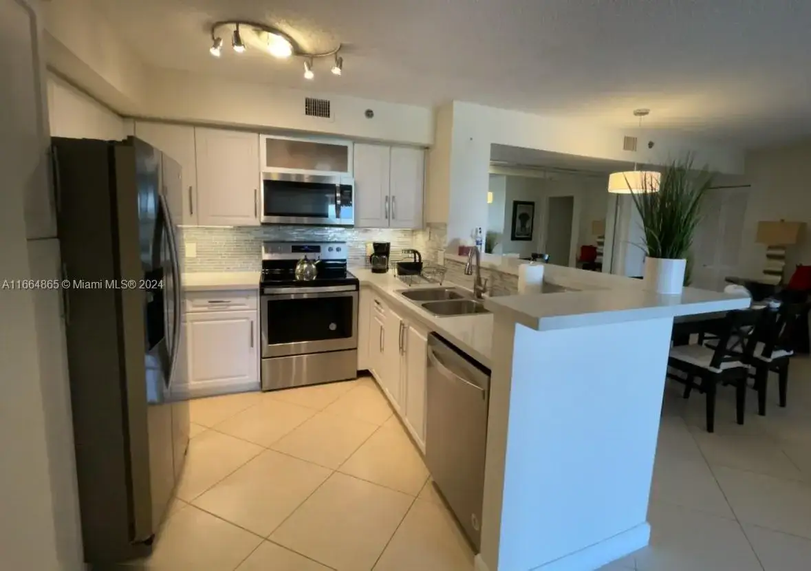 2 bedroom 2 bath Residential Lease for rent at 19601 E Country Club Dr # 7501, Aventura FL 33180