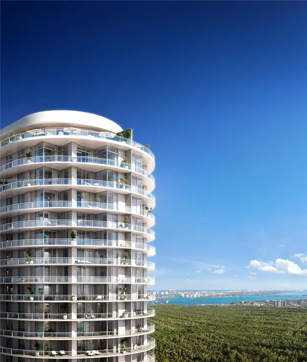 2411 Laguna Circle # 702, North Miami FL 33181
