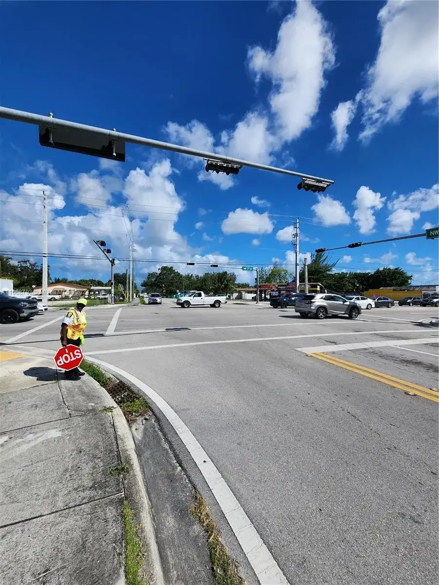 11110/20 NW 17th Ave, Miami FL 33167 photo 2