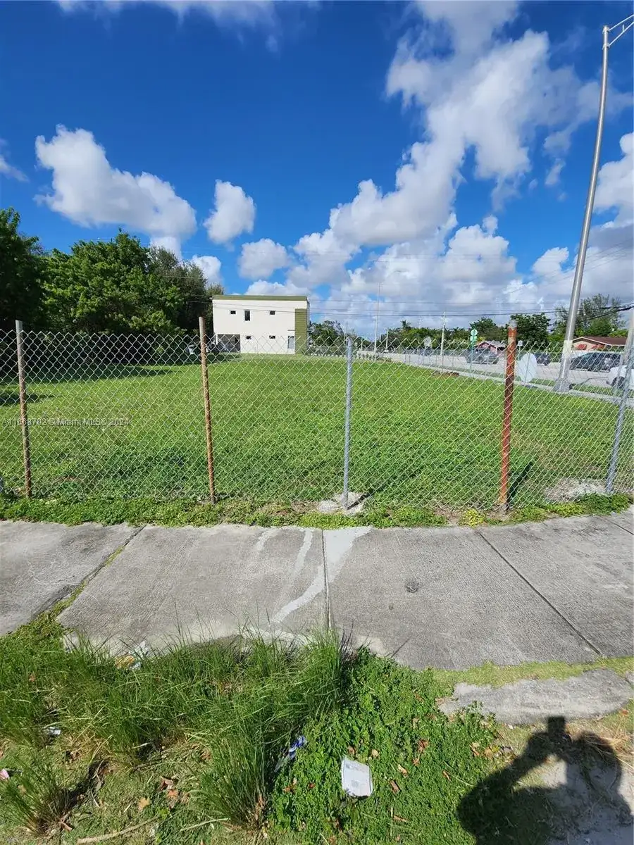 11110/20 NW 17th Ave, Miami FL 33167 photo 3