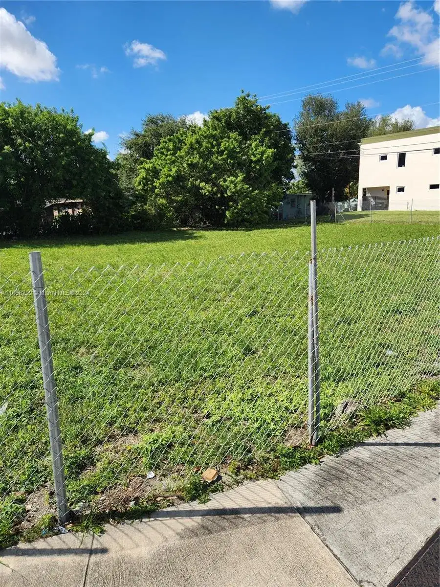11110/20 NW 17th Ave, Miami FL 33167 photo 4
