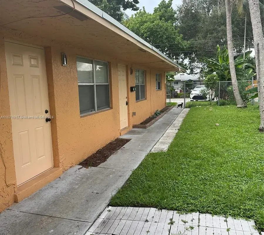2328 Mckinley St, Hollywood FL 33020