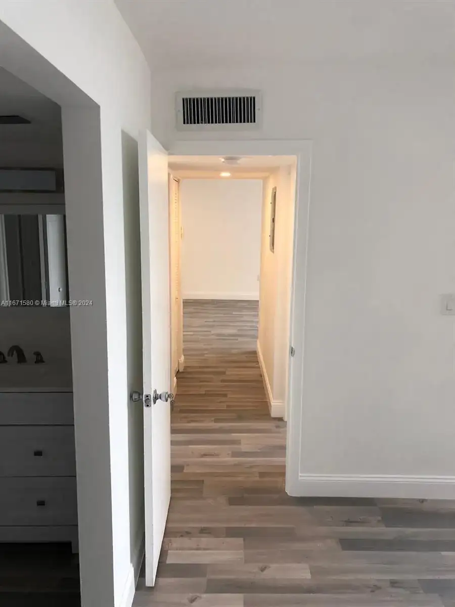 9682 Fontainebleau Blvd # 507, Miami FL 33172 photo 2