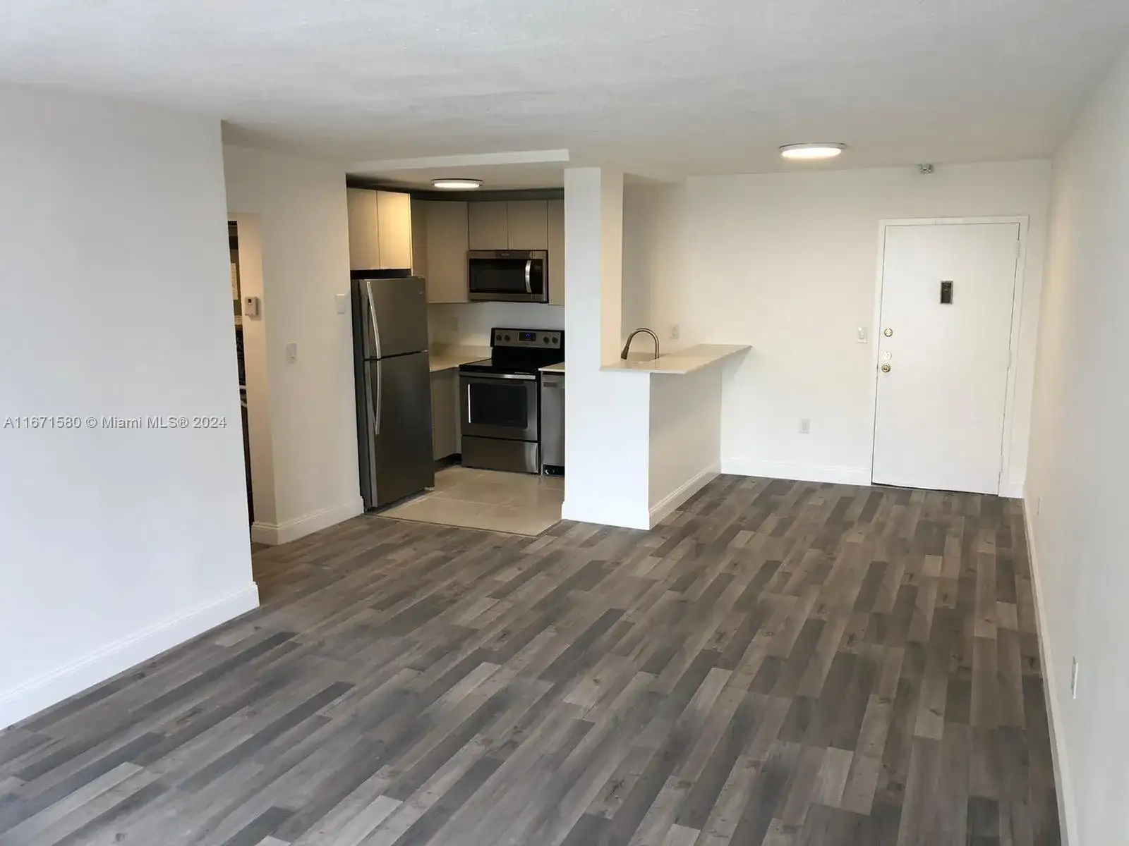 9682 Fontainebleau Blvd # 507, Miami FL 33172 photo 3