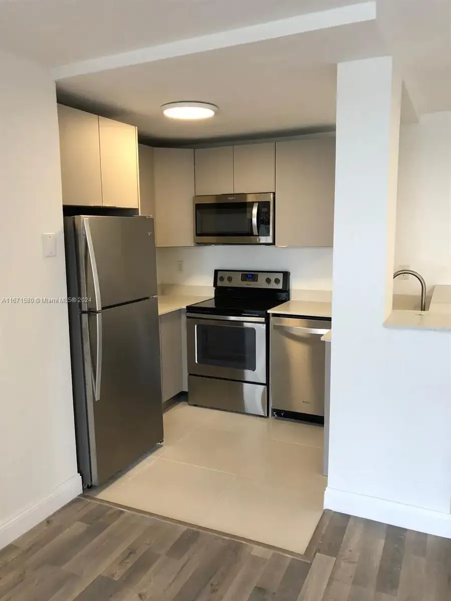 9682 Fontainebleau Blvd # 507, Miami FL 33172 photo 4