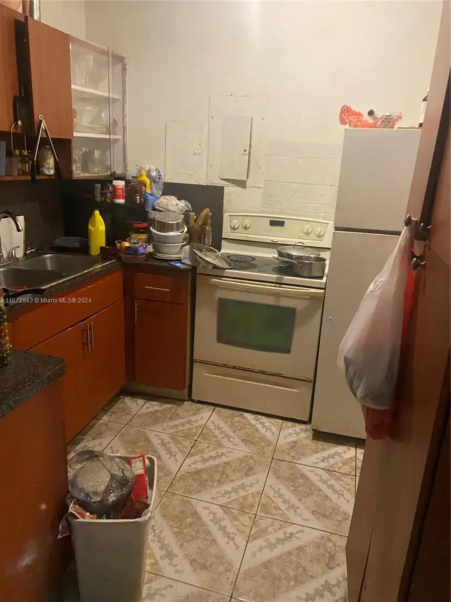 215 NW 117th St, Miami FL 33168 photo 2