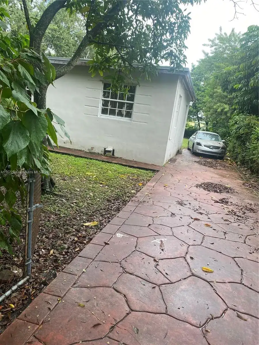 215 NW 117th St, Miami FL 33168 photo 3