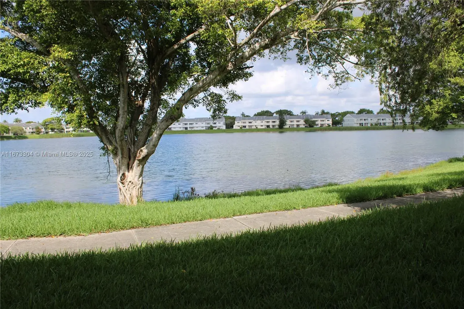 3469 NW 44th St # 103, Oakland Park FL 33309