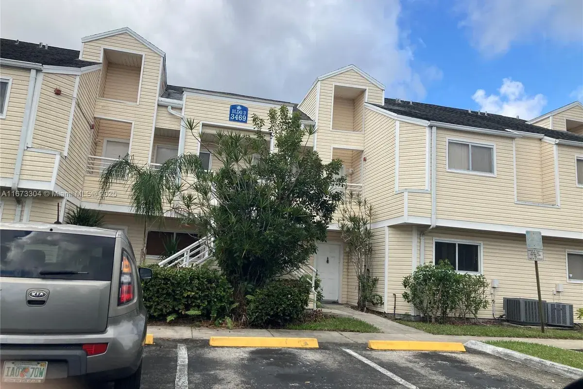 3469 NW 44th St # 103, Oakland Park FL 33309