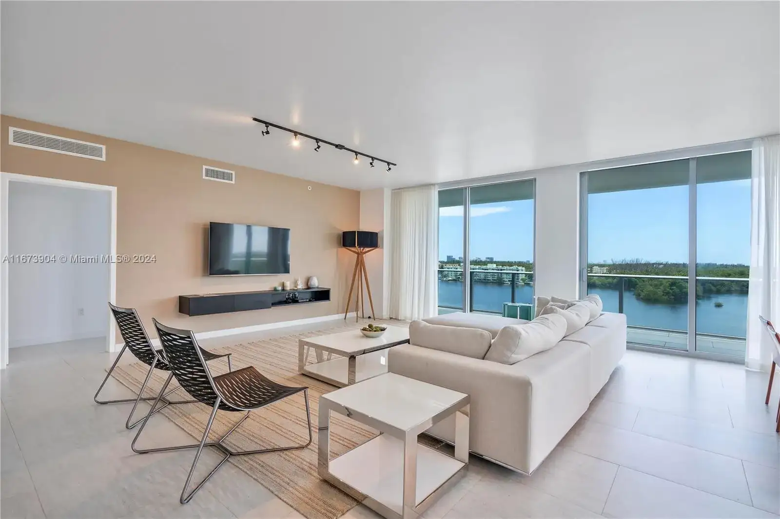 17111 Biscayne Blvd # 802, North Miami Beach FL 33160 photo 3