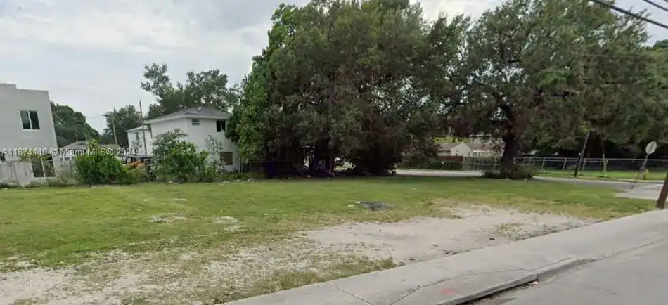 2994 NW 46th St, Miami FL 33142 photo 2
