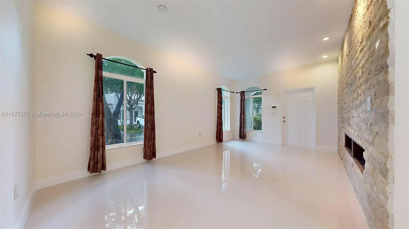 11256 NW 56th St, Doral FL 33178 photo 2