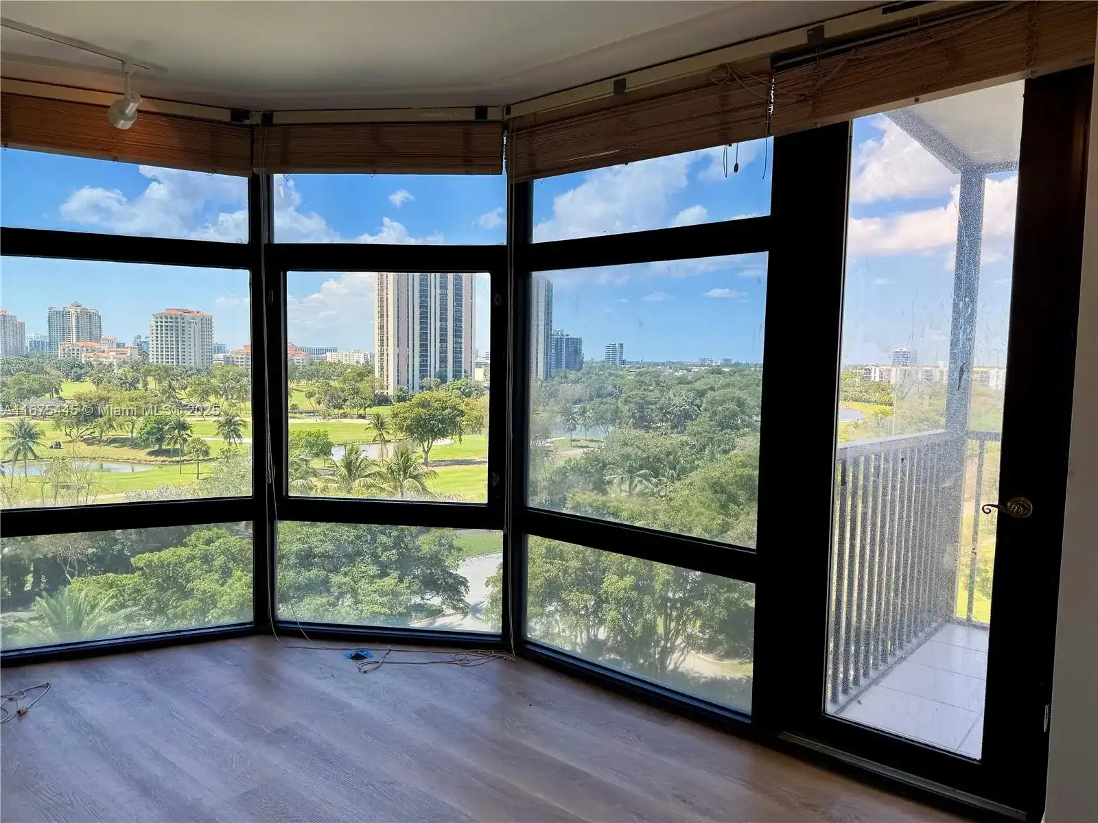 3375 N Country Club Dr, Aventura FL 33180