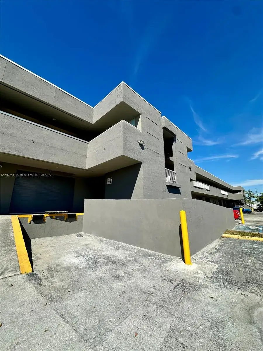 7957 NW 67th St # 25, Medley FL 33166
