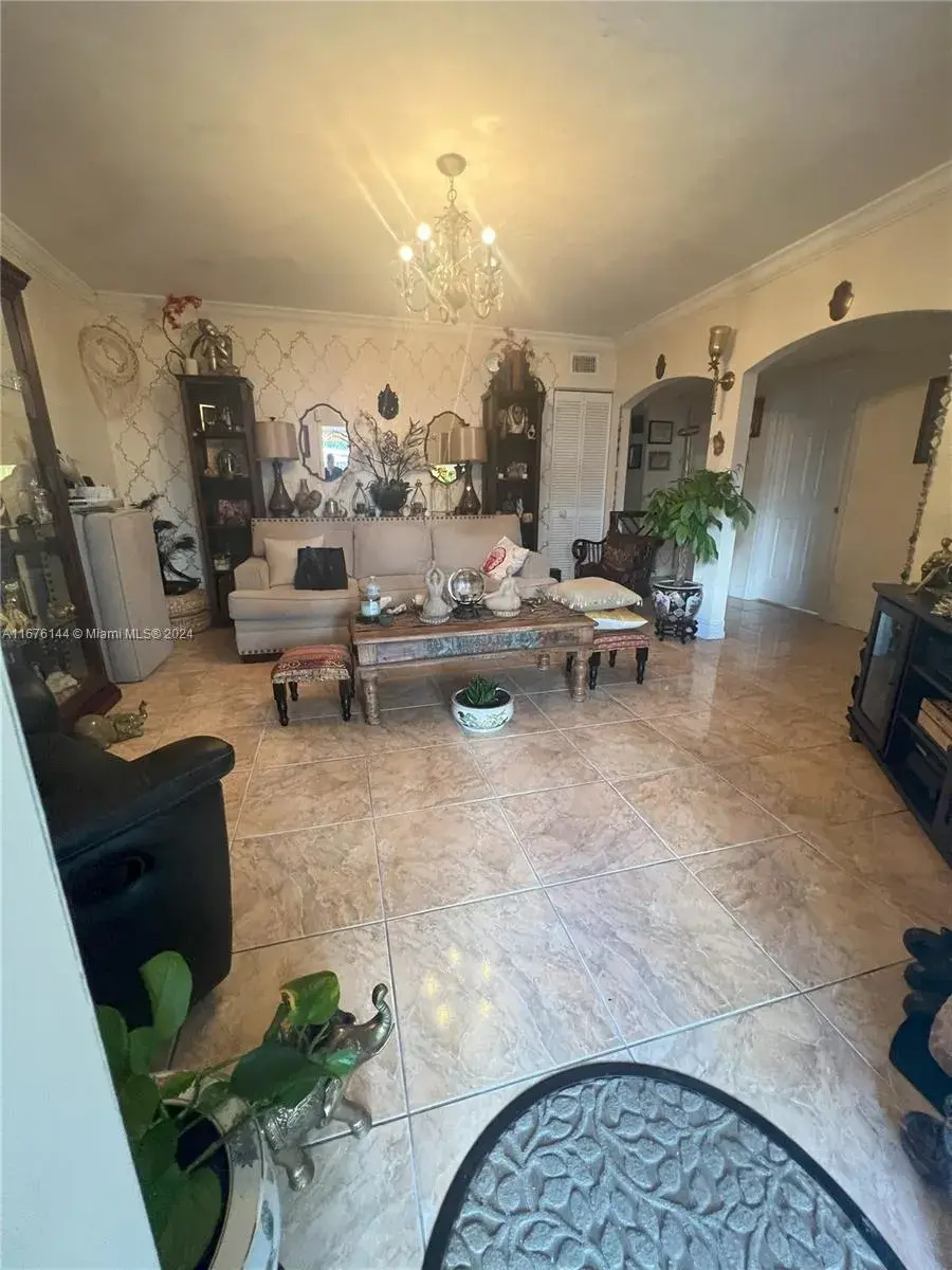 7110 Custer St, Hollywood FL 33024