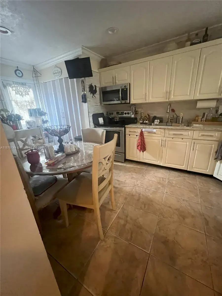 7110 Custer St, Hollywood FL 33024