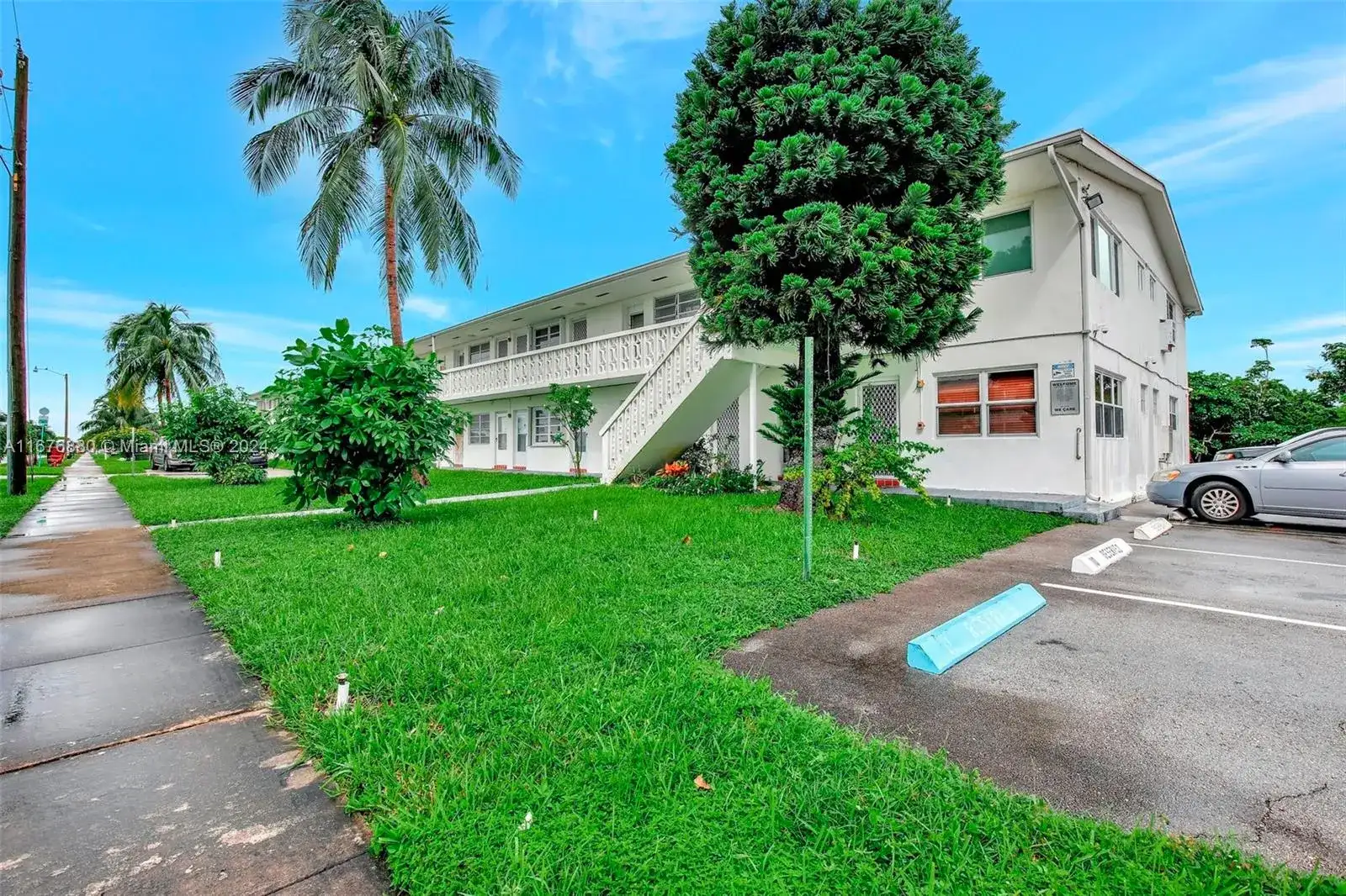 121 NE 204th St # 9, Miami Gardens FL 33179 photo 2