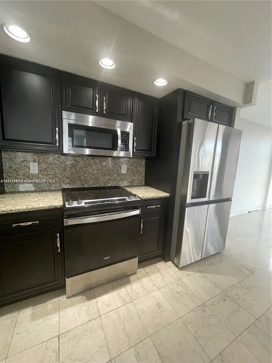 1000 Parkview Dr # 920, Hallandale Beach FL 33009 photo 2