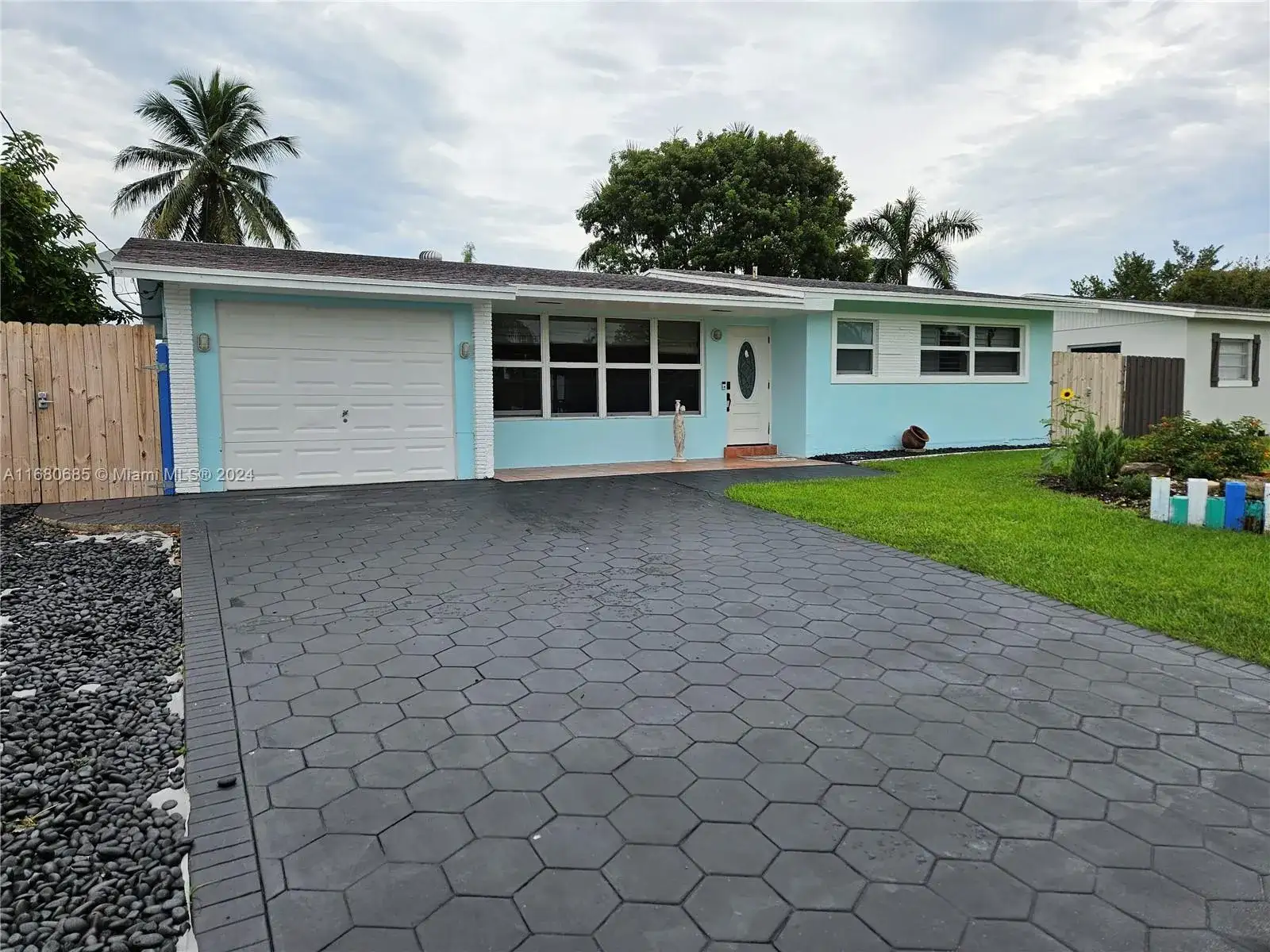 5721 SW 57th St, Davie FL 33314 photo 2