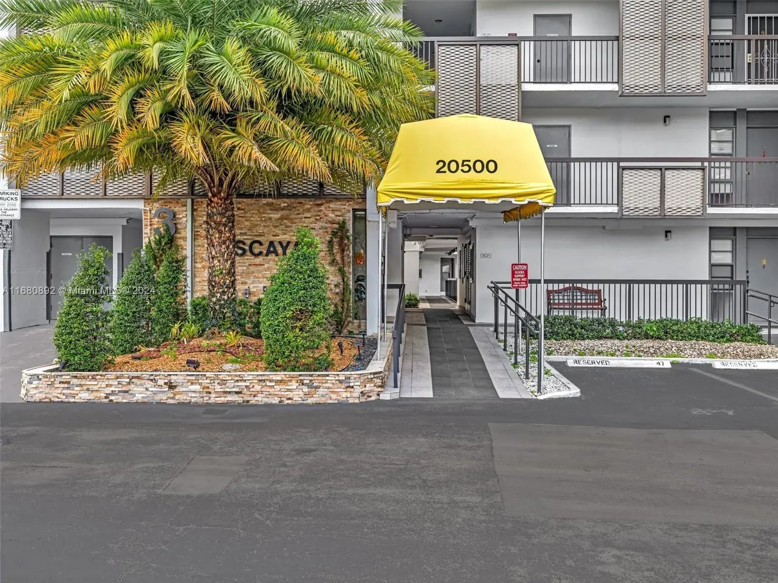 20500 W Country Club Dr # 106, Aventura FL 33180