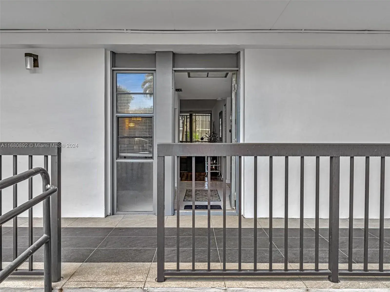 20500 W Country Club Dr # 106, Aventura FL 33180