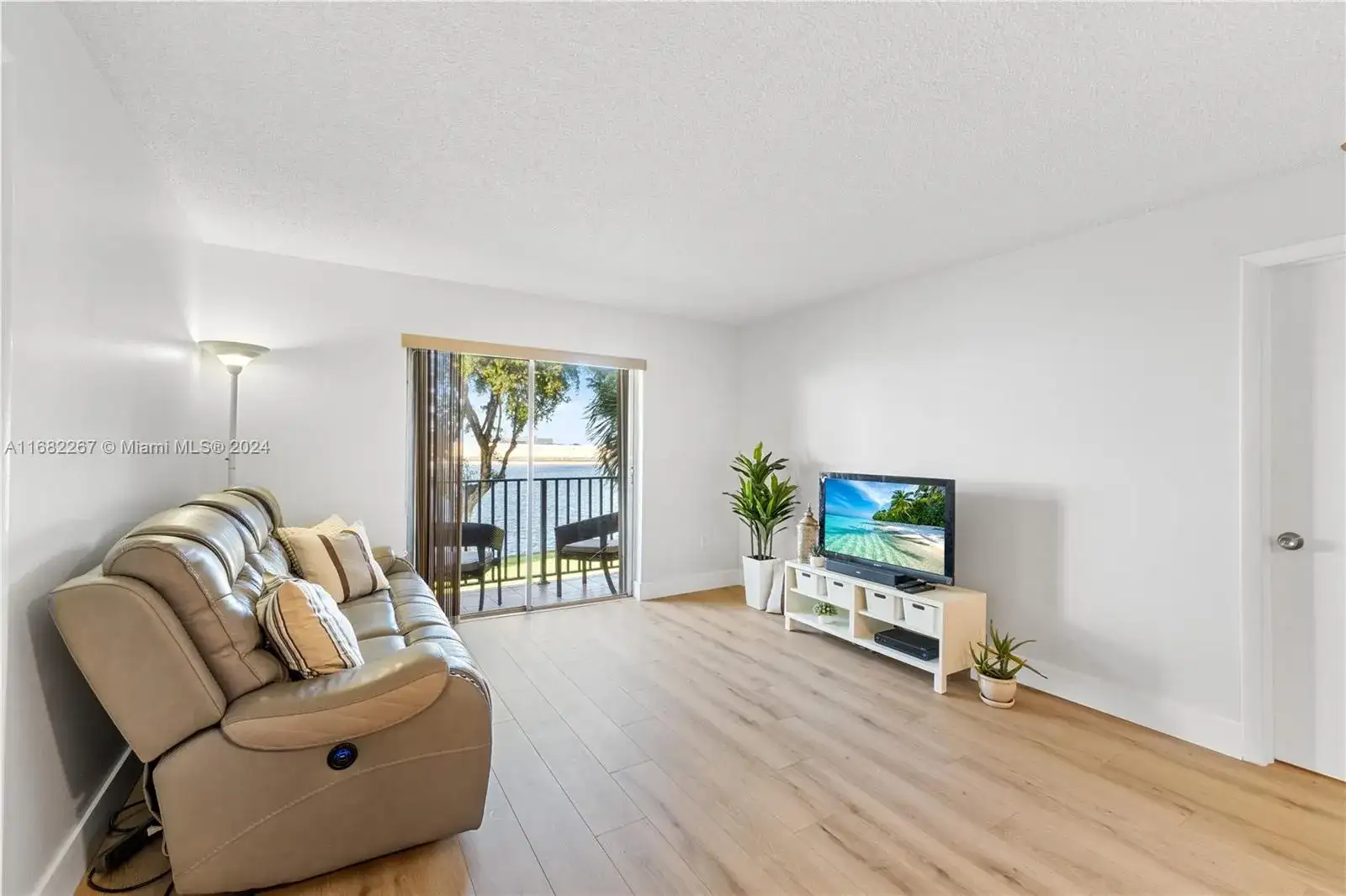 4803 NW 7th St # 14, Miami FL 33126 photo 2