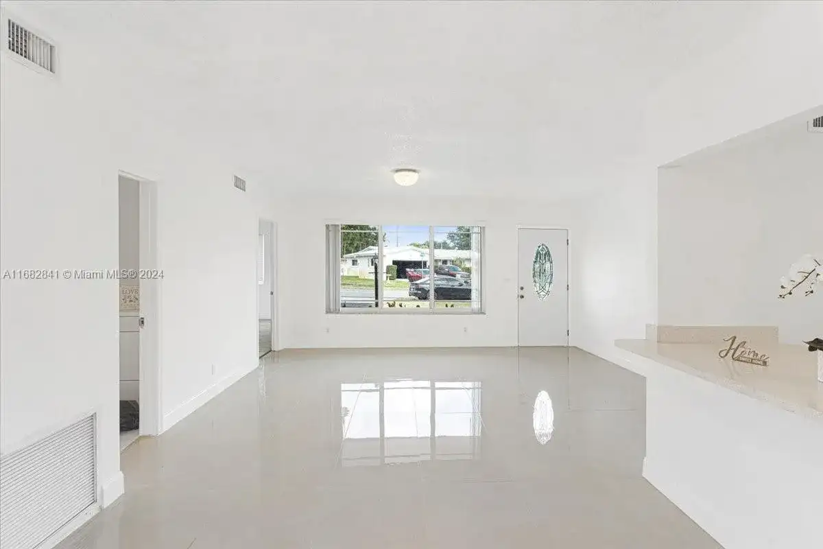 7160 SW 5th Ct, Pembroke Pines FL 33023 photo 5