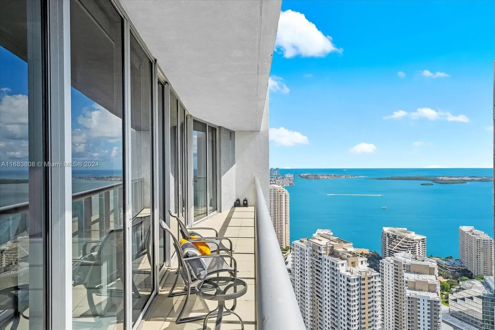 2 bedroom 2 bath Residential for sale at 475 Brickell Ave # 5113, Miami FL 33131