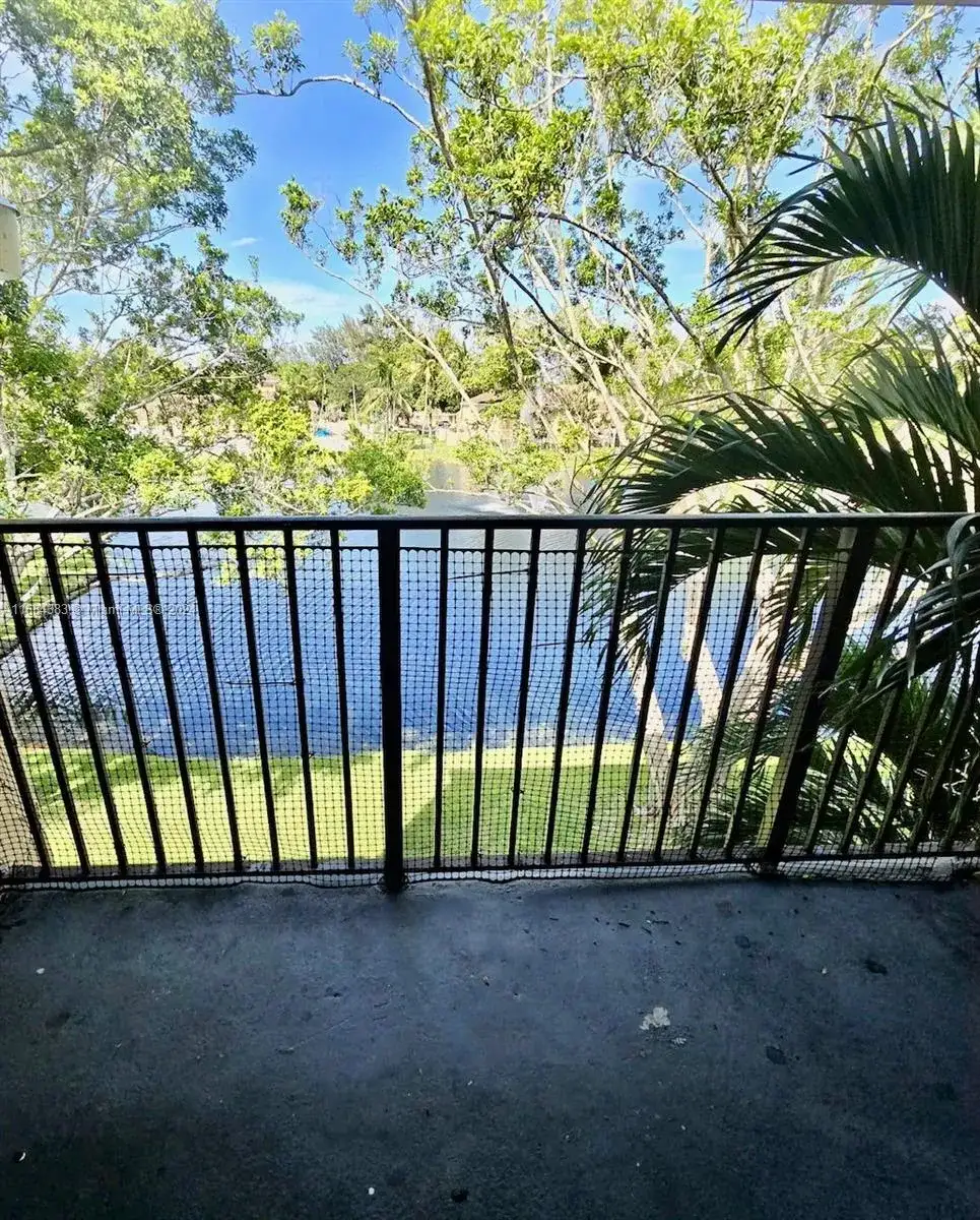 301 Palm Way # 304, Pembroke Pines FL 33025 photo 2