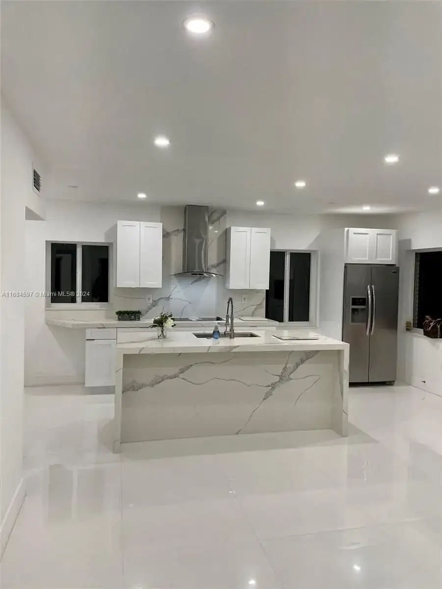 1201 Marseille Dr # 17, Miami Beach FL 33141 photo 4