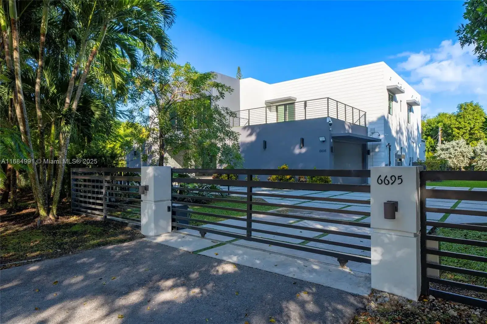 6695 SW 112th St, Pinecrest FL 33156 photo 2