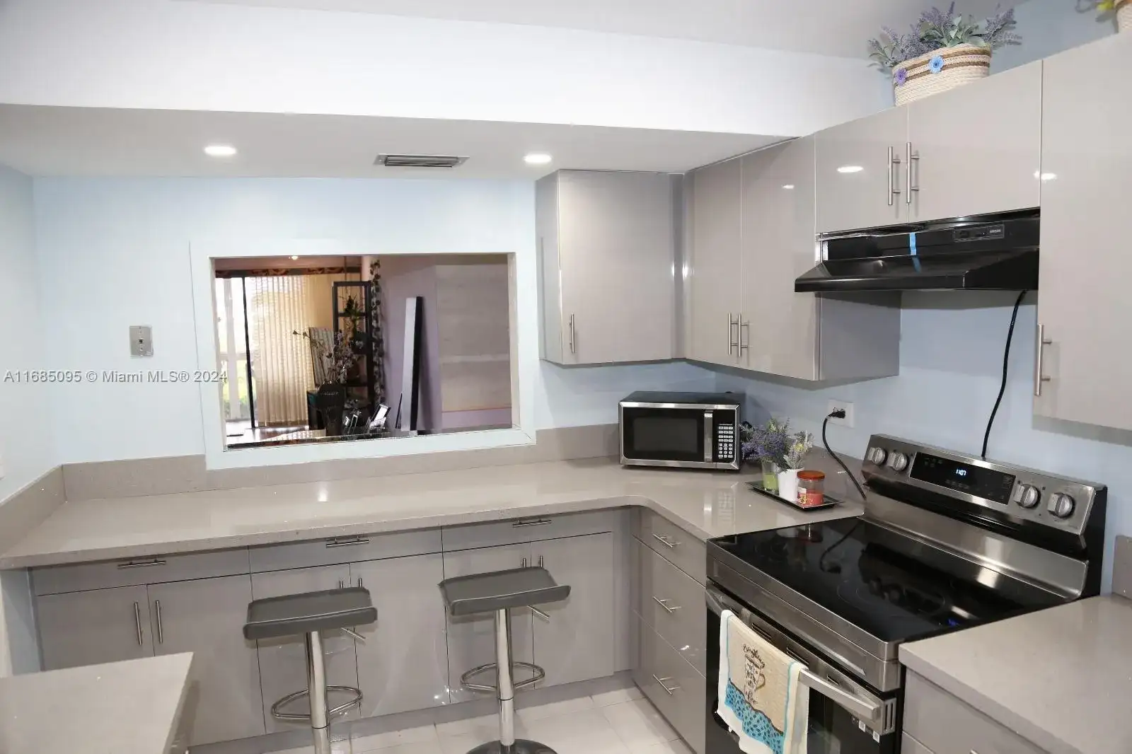 800 NE 195th St # 501, Miami FL 33179 photo 2