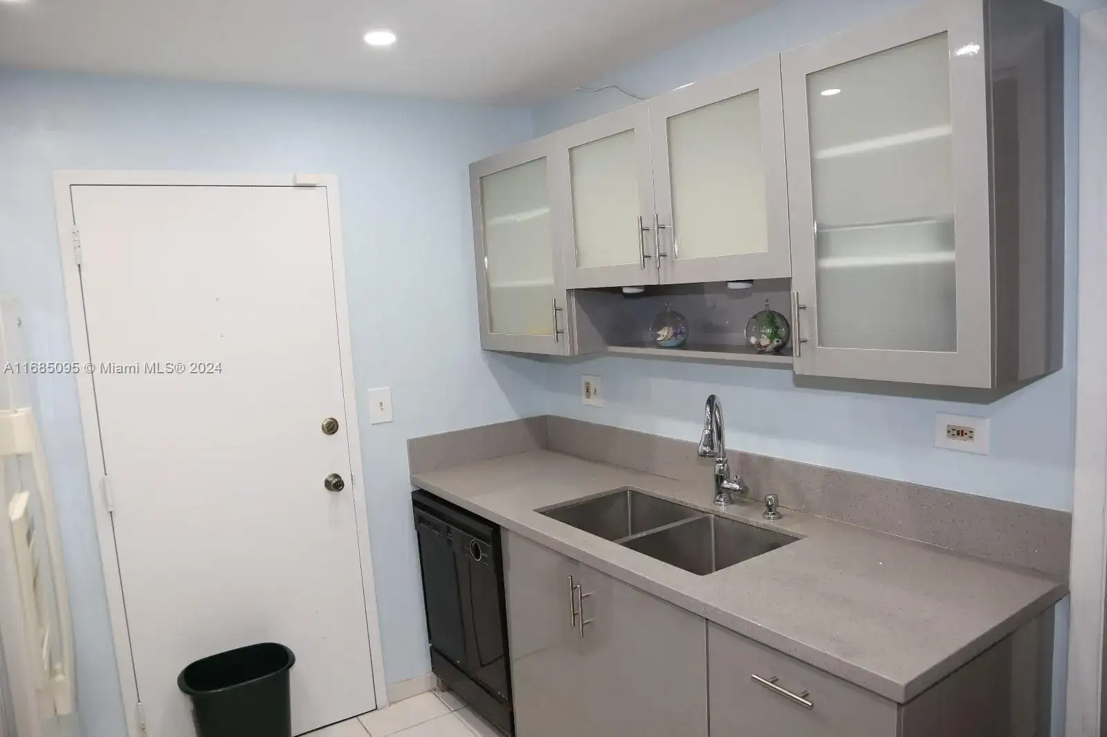 800 NE 195th St # 501, Miami FL 33179 photo 3