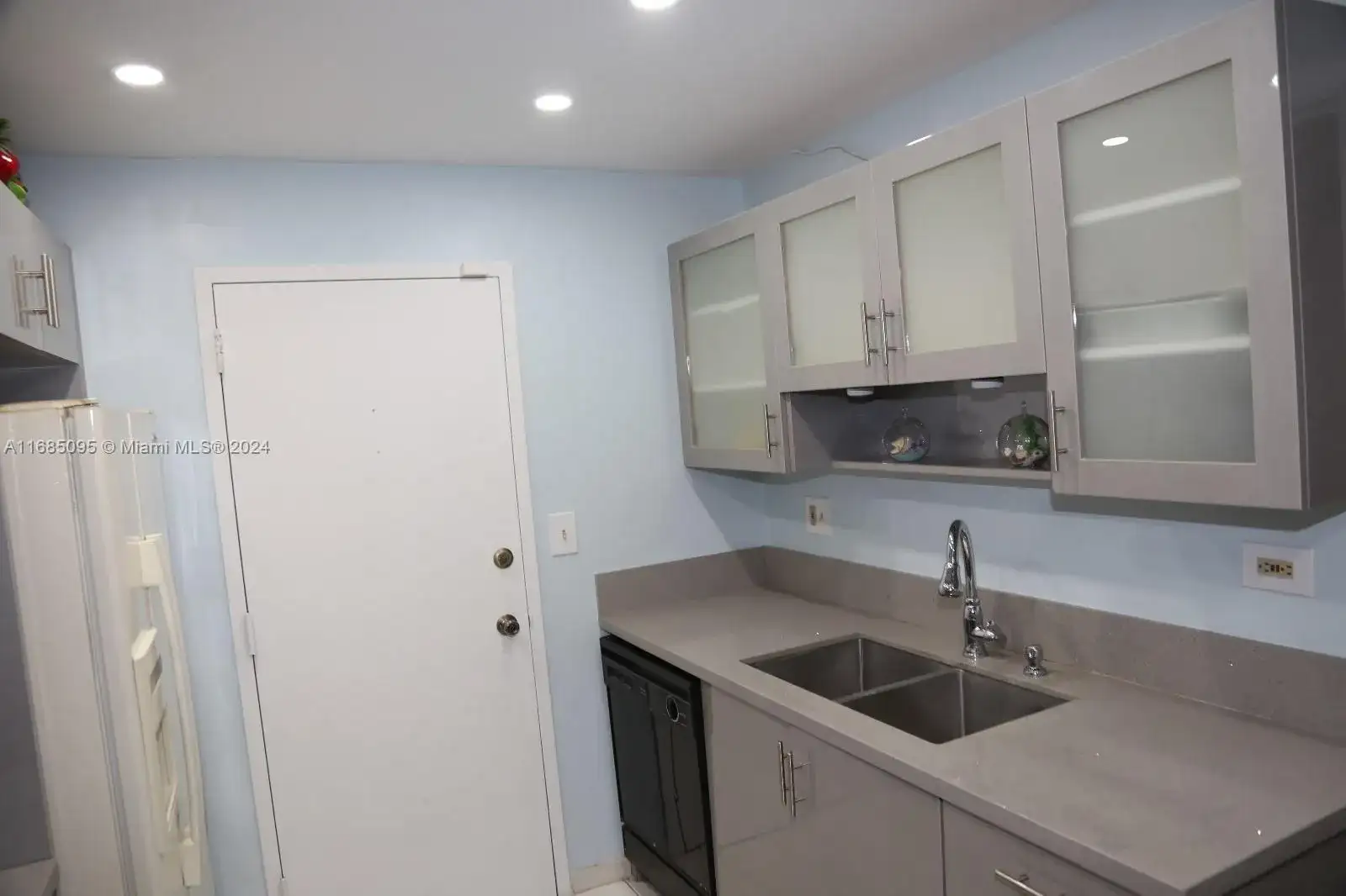 800 NE 195th St # 501, Miami FL 33179 photo 4