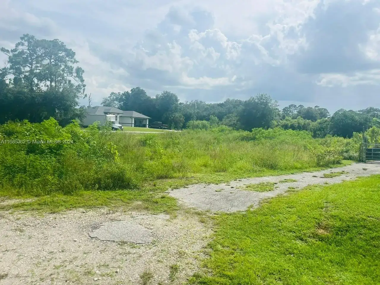 805 E 6 st, Lehigh Acres FL 33972 photo 2