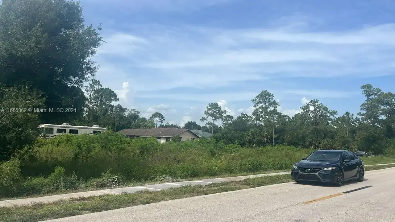 805 E 6 st, Lehigh Acres FL 33972 photo 3