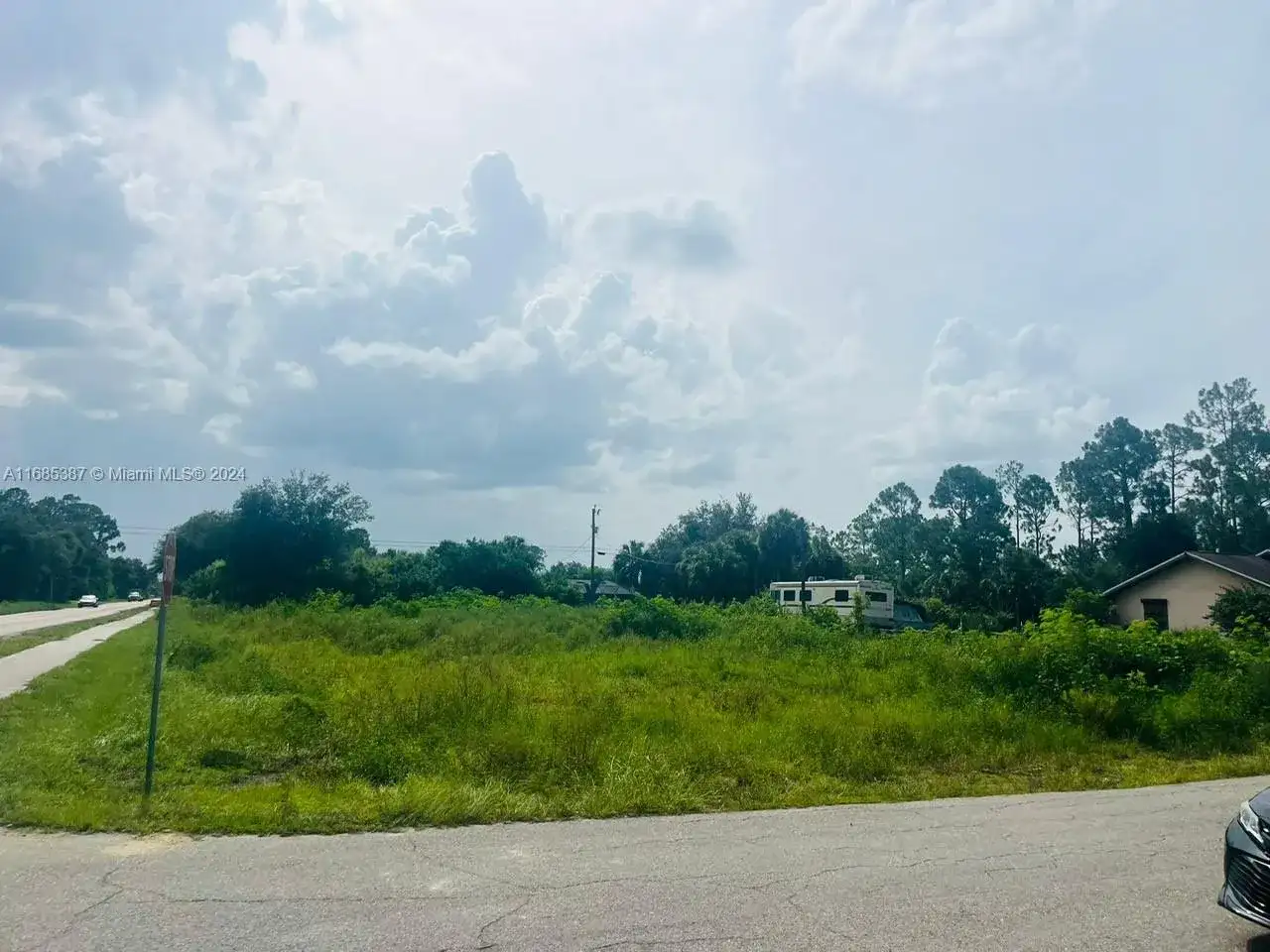 601 Lake Ave, Lehigh Acres FL 33972 photo 2