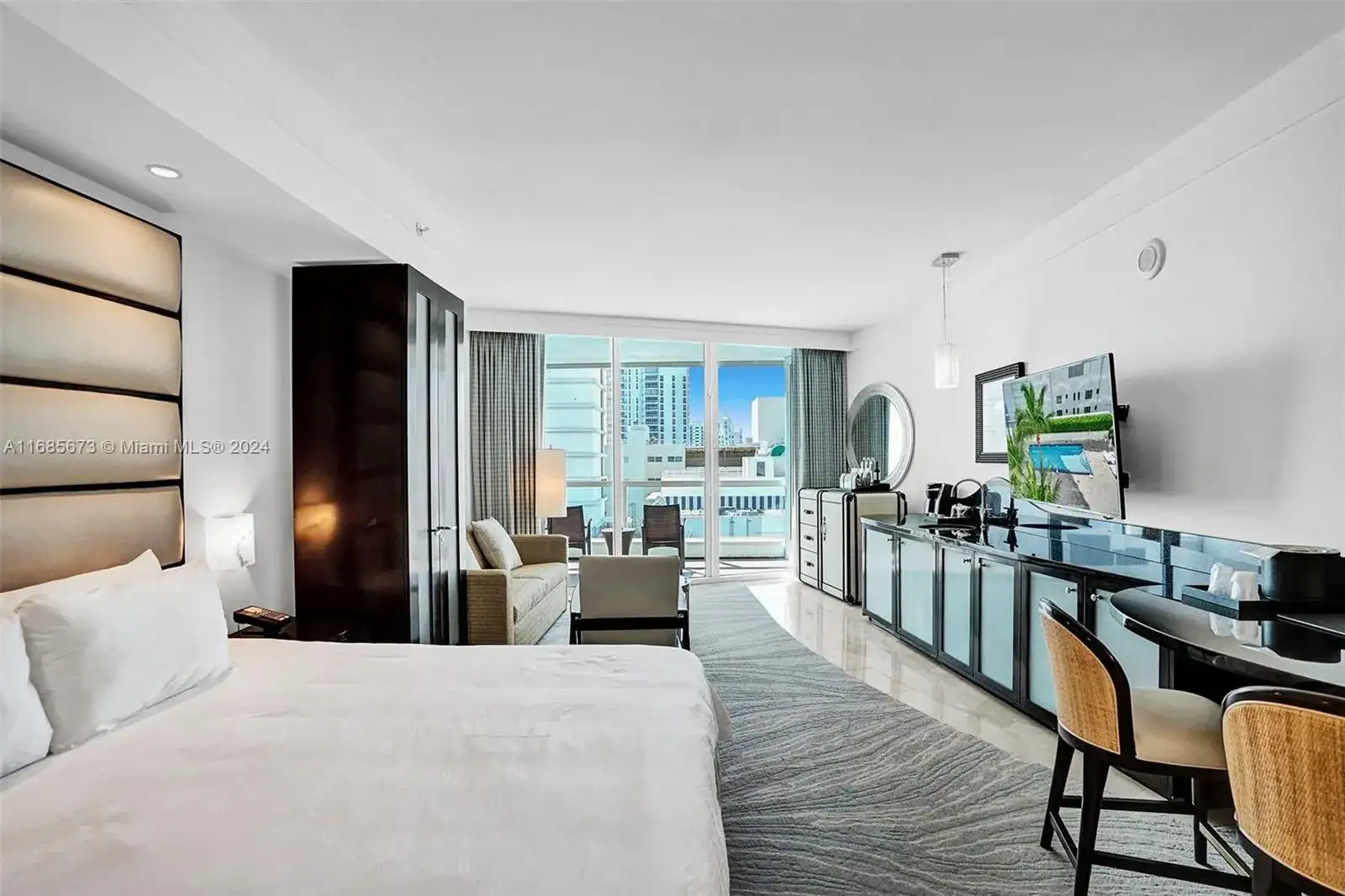 4391 Collins Ave # 915, Miami Beach FL 33140 photo 2