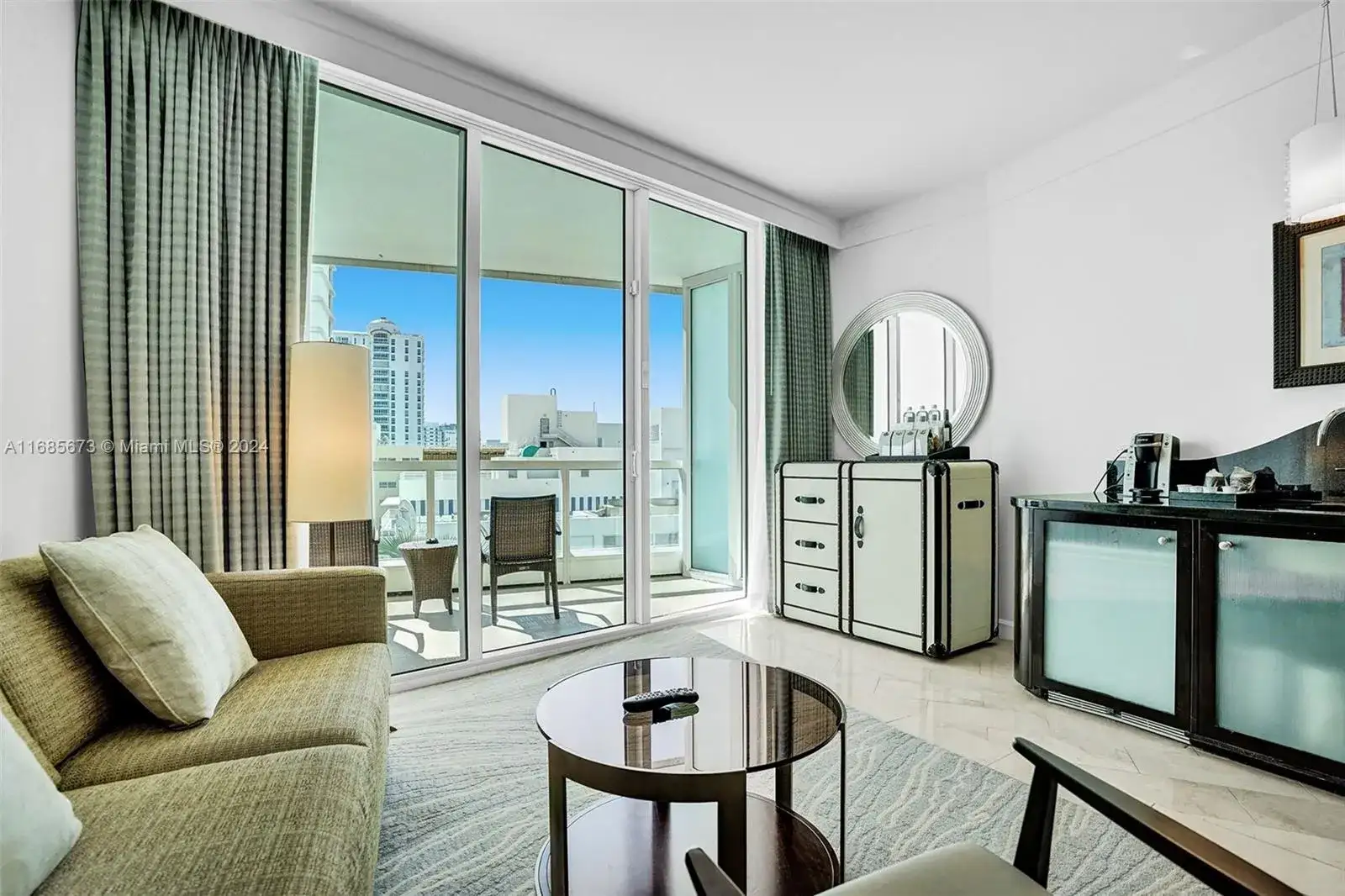 4391 Collins Ave # 915, Miami Beach FL 33140 photo 3