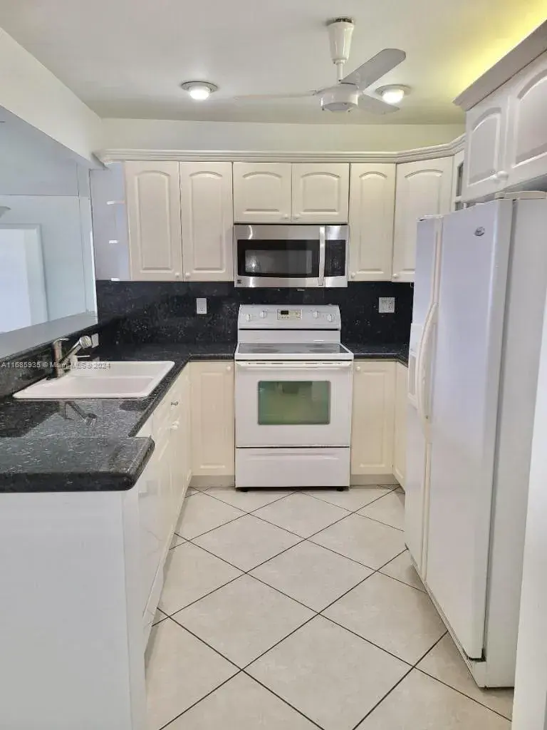 600 Three Islands Blvd # 1817, Hallandale Beach FL 33009